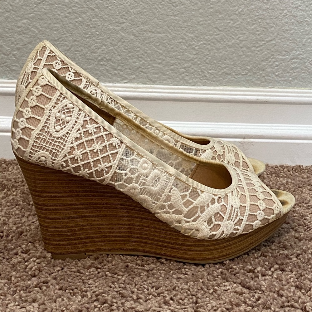 American Eagle lace wedge heels - Picture 2 of 5
